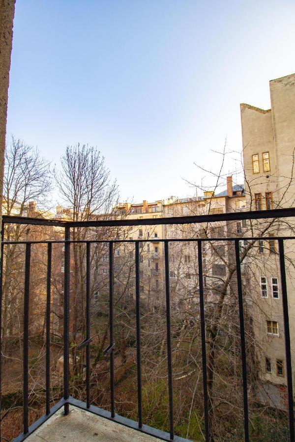 Small Paris Budapest Exterior foto
