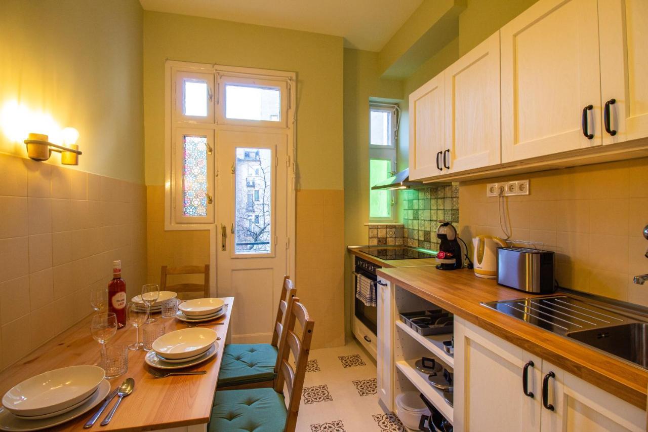 Small Paris Budapest Exterior foto
