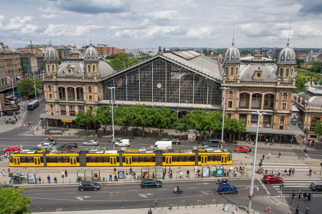 Small Paris Budapest Exterior foto