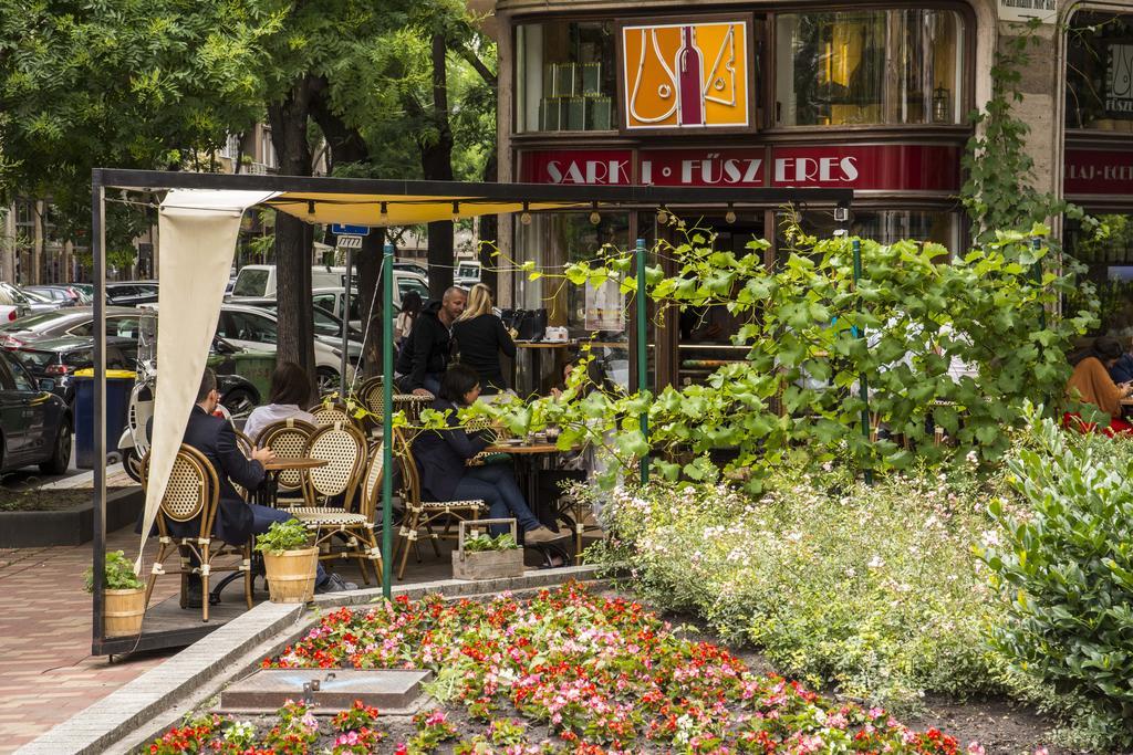 Small Paris Budapest Exterior foto